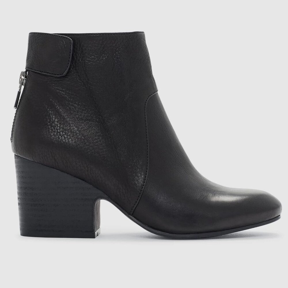 EILEEN FISHER Harris Tumbled Leather Ankle Bootie Black size 9 Lagenlook Goth